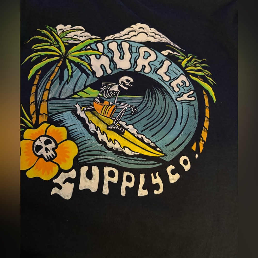 NWT-XXL Hurley skeleton, surfer 
Short sleeve, unique, graphic front & back
New